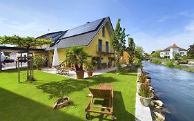 Ferienwohnung, 2 Zimmer, 4 Bis 6 Personen, 67 Qm, Mit Grossem Balkon, Entlang Am Fluss, An Der Aach, Am Bodensee, Nah Am Naturschutzgebiet